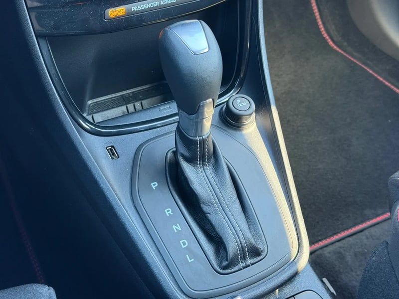 Photo de la voiture FORD PUMA 1.0 EcoBoost 155 ch mHEV S&S Powershift ST-Line