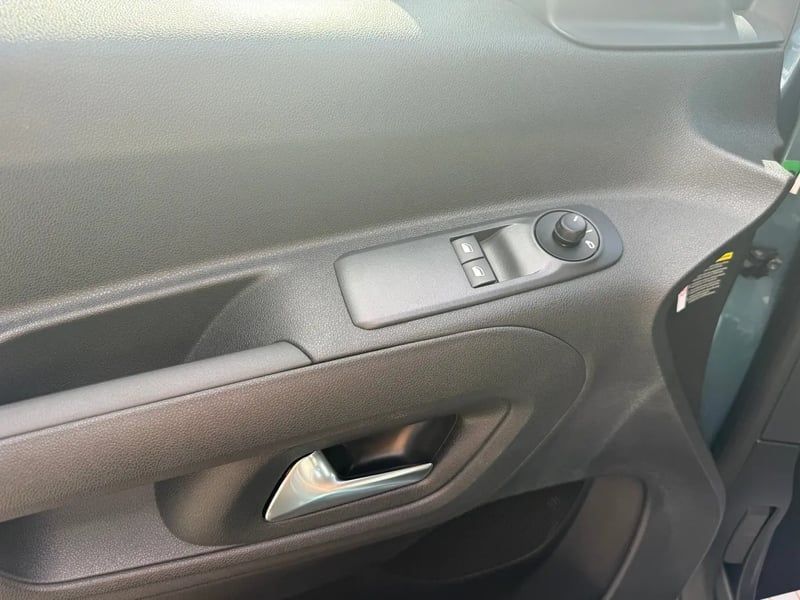 Photo de la voiture CITROEN E-BERLINGO Taille M 136 ch 54 kWh Plus