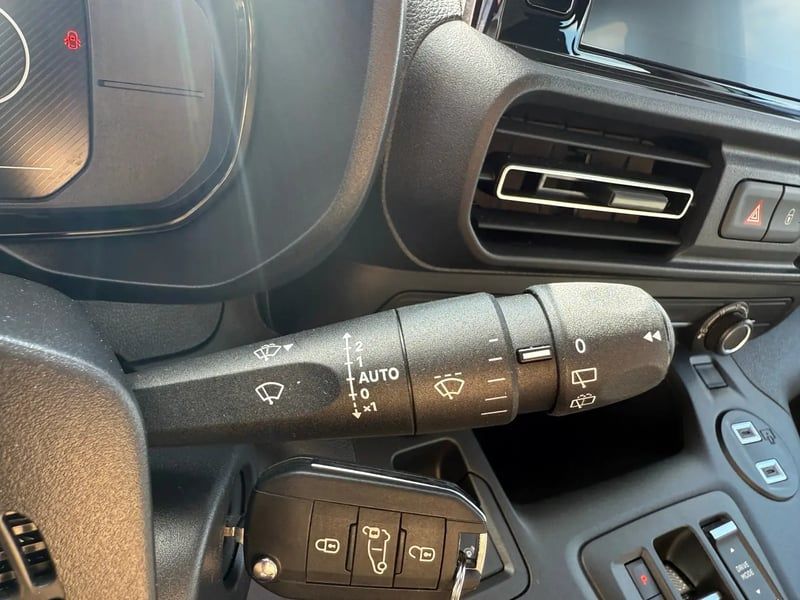 Photo de la voiture CITROEN E-BERLINGO Taille M 136 ch 54 kWh Plus