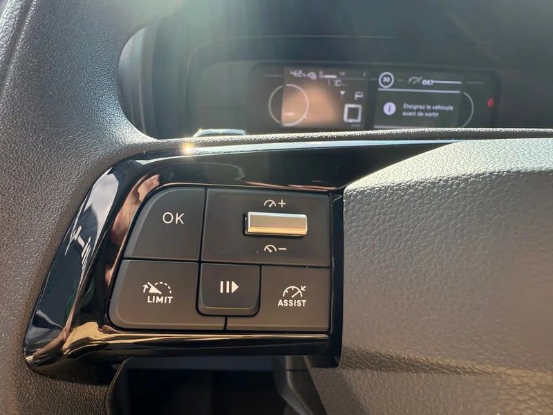 Photo de la voiture CITROEN E-BERLINGO Taille M 136 ch 54 kWh Plus