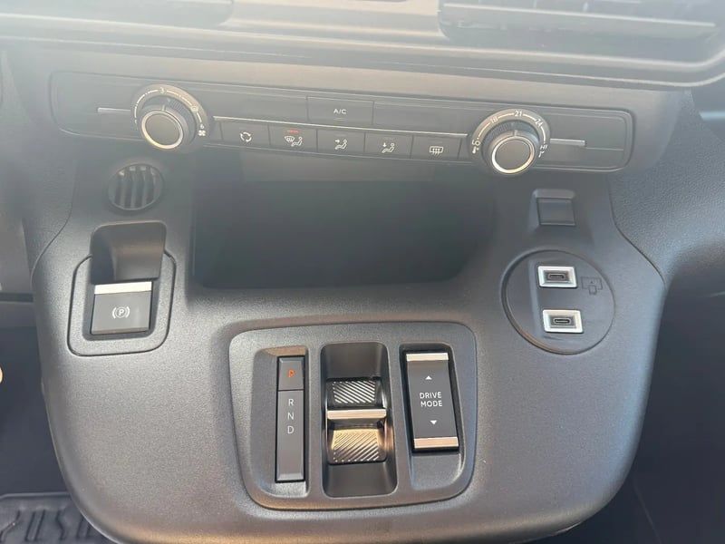 Photo de la voiture CITROEN E-BERLINGO Taille M 136 ch 54 kWh Plus