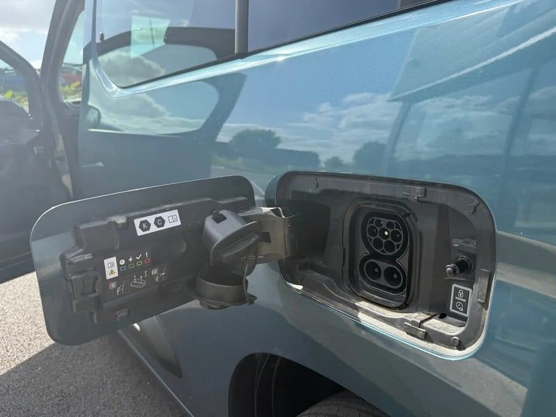 Photo de la voiture CITROEN E-BERLINGO Taille M 136 ch 54 kWh Plus