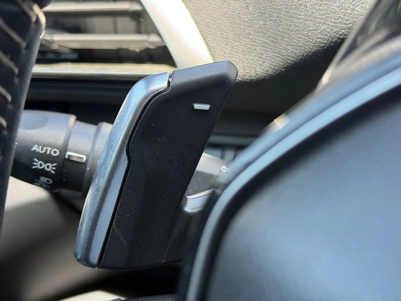Photo de la voiture PEUGEOT 3008 Hybrid 180 e-EAT8 Allure Pack