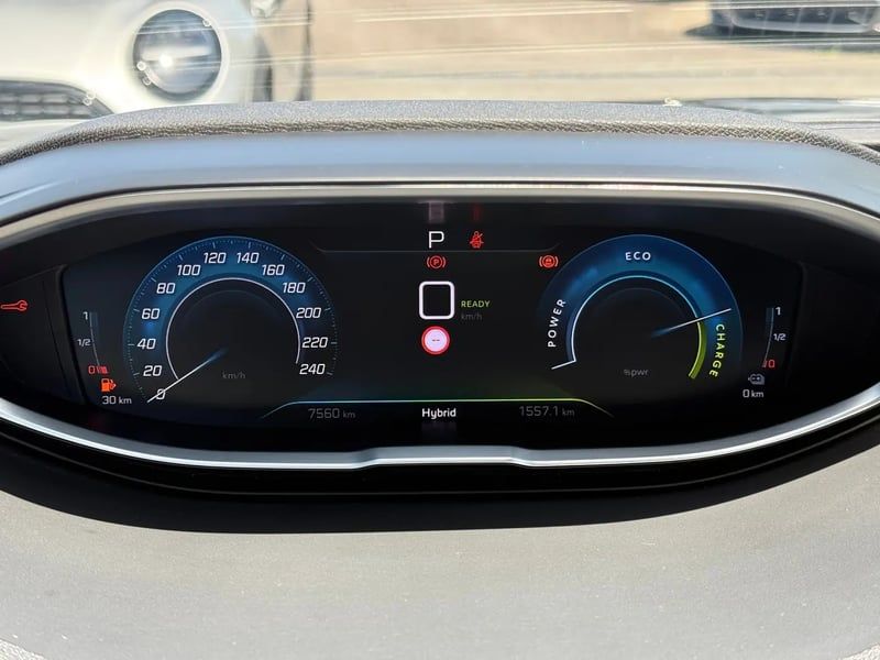 Photo de la voiture PEUGEOT 3008 Hybrid 180 e-EAT8 Allure Pack