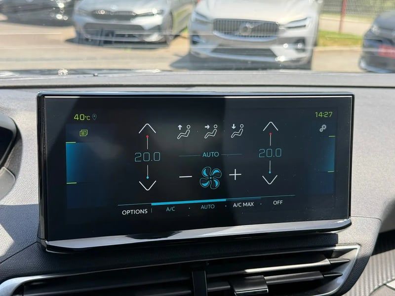 Photo de la voiture PEUGEOT 3008 Hybrid 180 e-EAT8 Allure Pack