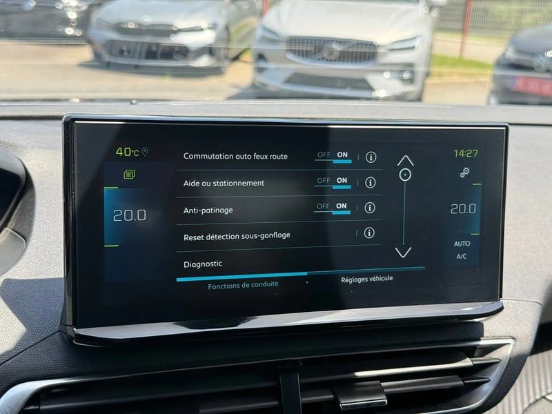 Photo de la voiture PEUGEOT 3008 Hybrid 180 e-EAT8 Allure Pack