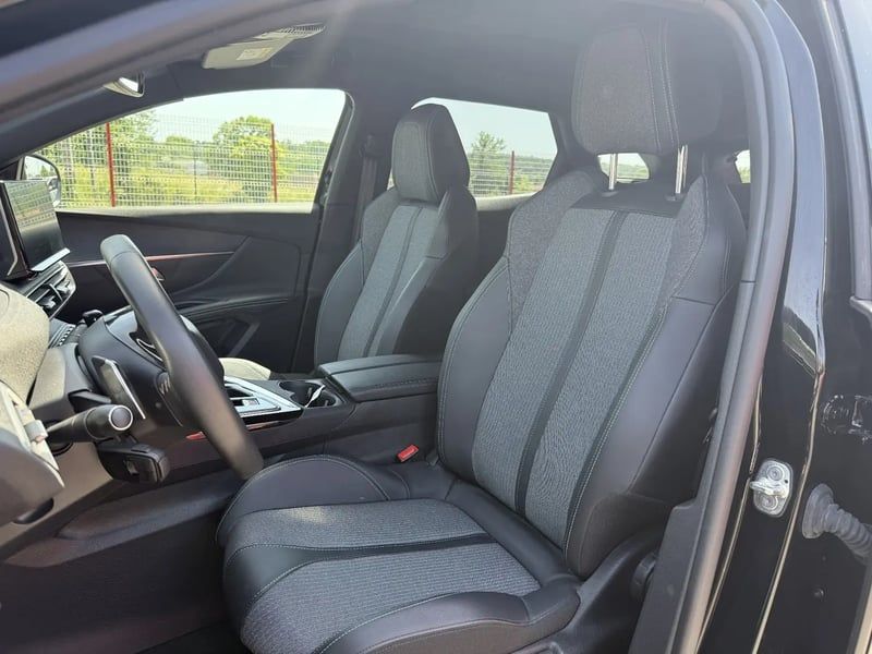 Photo de la voiture PEUGEOT 3008 Hybrid 180 e-EAT8 Allure Pack