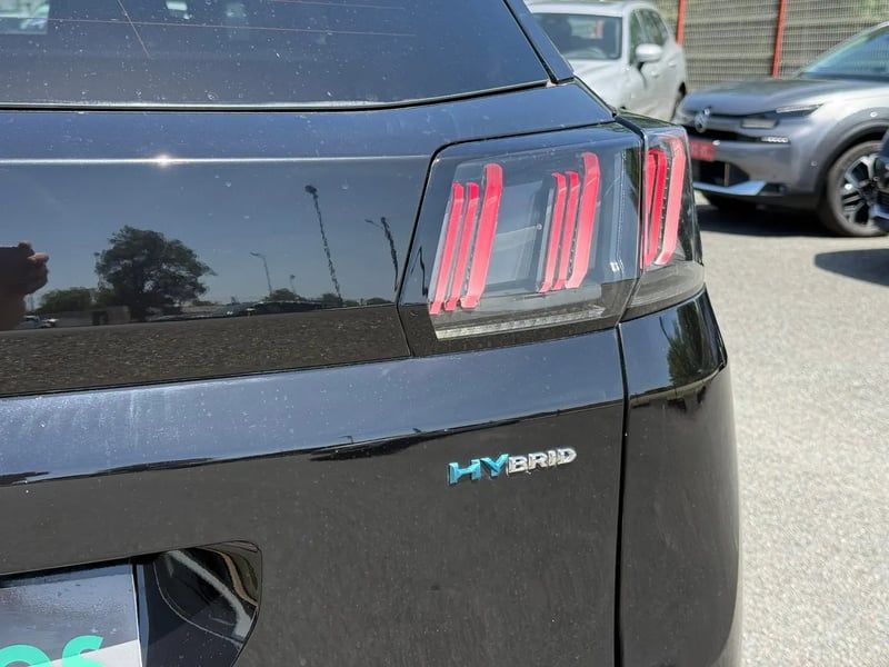 Photo de la voiture PEUGEOT 3008 Hybrid 180 e-EAT8 Allure Pack
