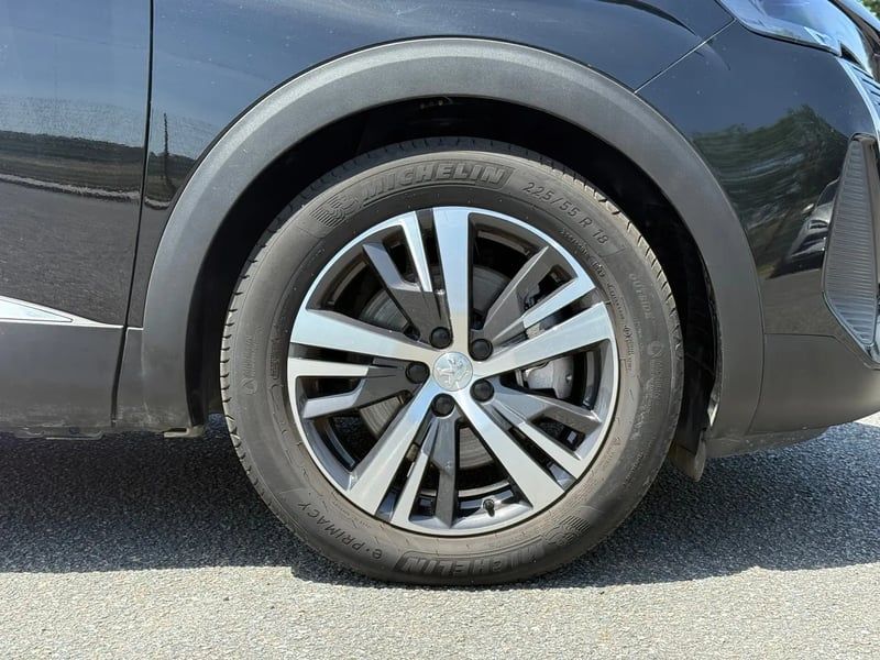 Photo de la voiture PEUGEOT 3008 Hybrid 180 e-EAT8 Allure Pack