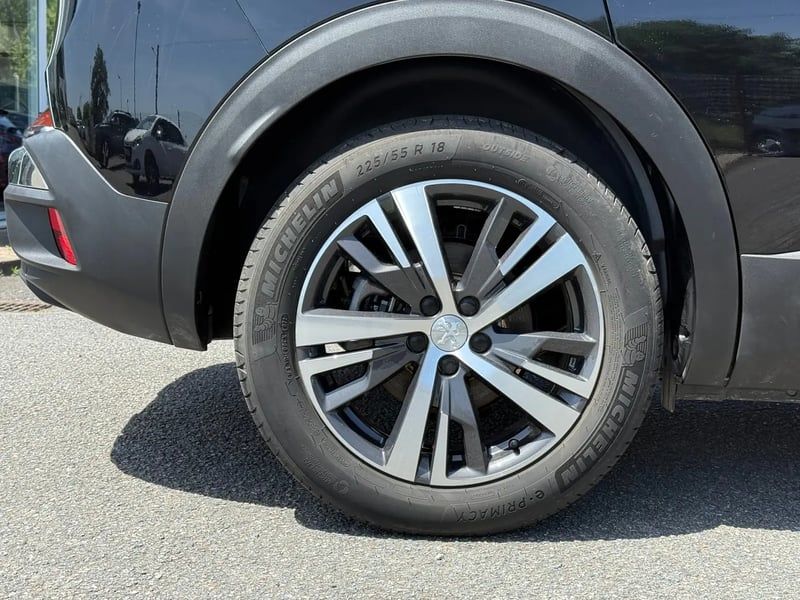 Photo de la voiture PEUGEOT 3008 Hybrid 180 e-EAT8 Allure Pack