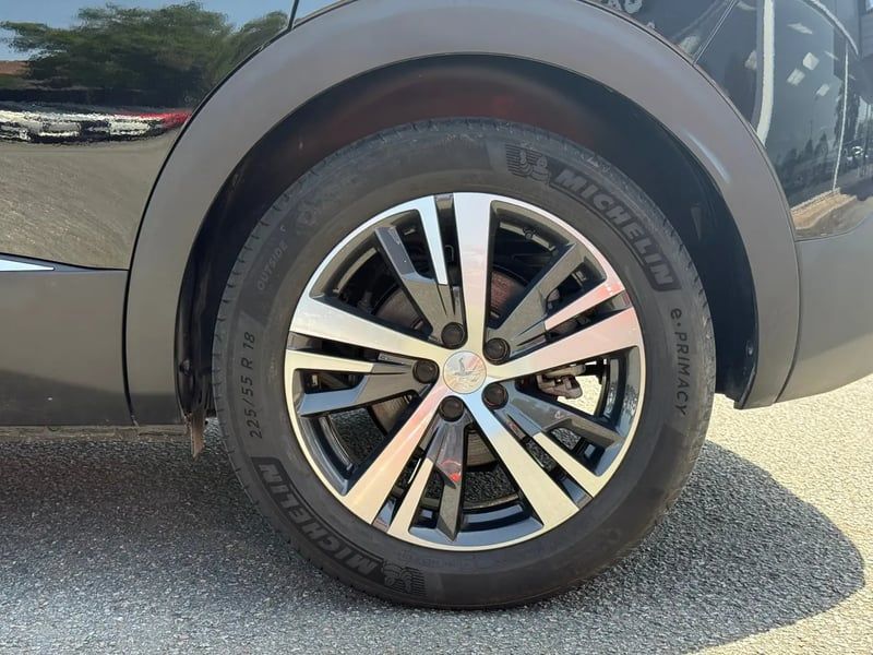 Photo de la voiture PEUGEOT 3008 Hybrid 180 e-EAT8 Allure Pack