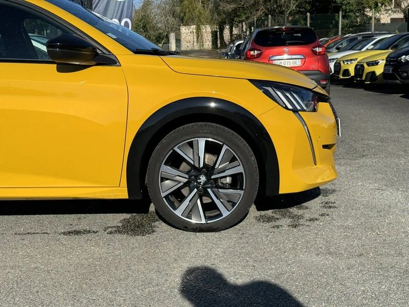 Photo de la voiture PEUGEOT 208 BlueHDi 100 S&S BVM6 GT Line