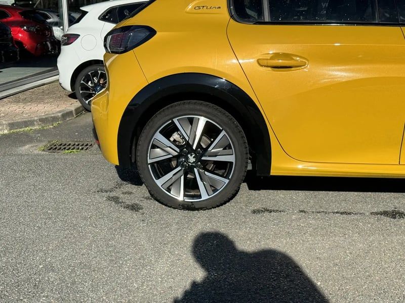 Photo de la voiture PEUGEOT 208 BlueHDi 100 S&S BVM6 GT Line