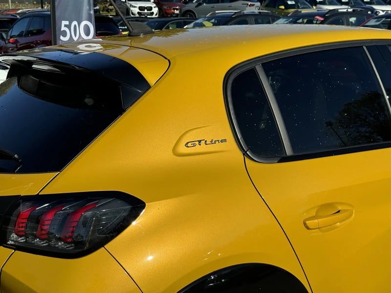 Photo de la voiture PEUGEOT 208 BlueHDi 100 S&S BVM6 GT Line