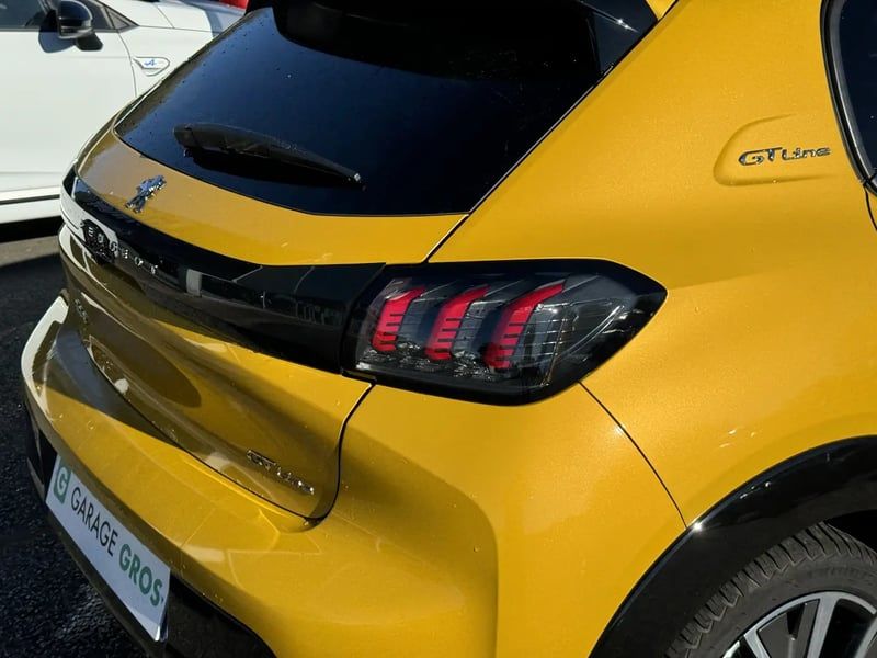 Photo de la voiture PEUGEOT 208 BlueHDi 100 S&S BVM6 GT Line