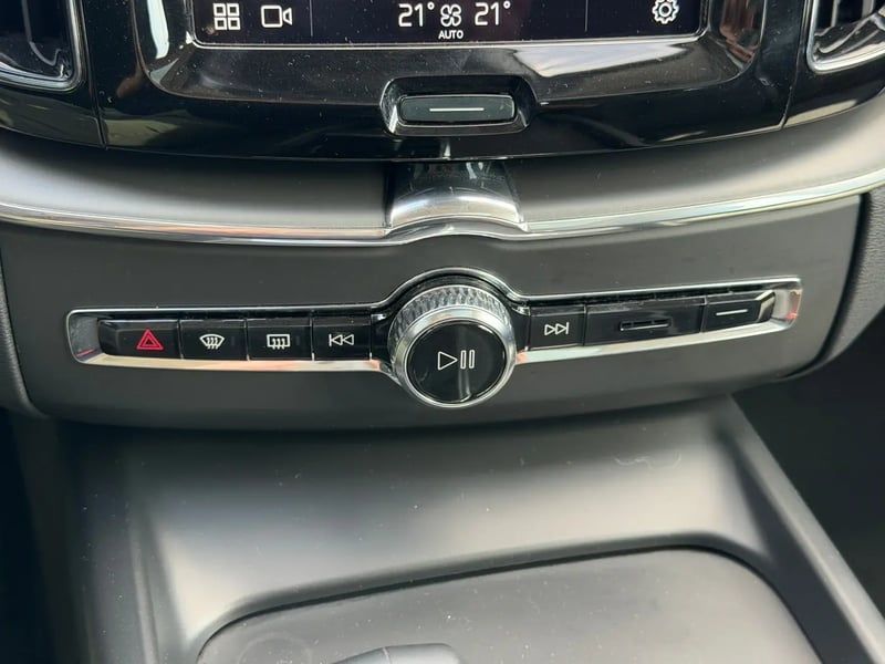 Photo de la voiture VOLVO XC60 T6 AWD Hybride rechargeable 253 ch+145 ch Geartronic 8 Start