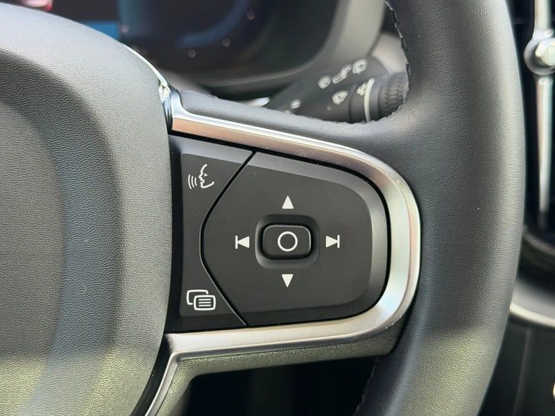 Photo de la voiture VOLVO XC60 T6 AWD Hybride rechargeable 253 ch+145 ch Geartronic 8 Start