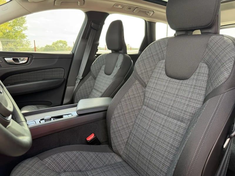 Photo de la voiture VOLVO XC60 T6 AWD Hybride rechargeable 253 ch+145 ch Geartronic 8 Start