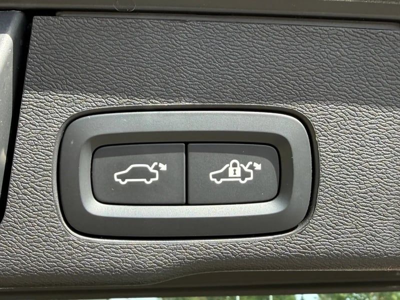 Photo de la voiture VOLVO XC60 T6 AWD Hybride rechargeable 253 ch+145 ch Geartronic 8 Start