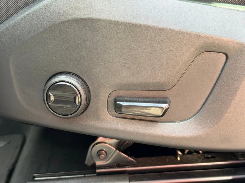 Photo de la voiture VOLVO XC60 T6 AWD Hybride rechargeable 253 ch+145 ch Geartronic 8 Start