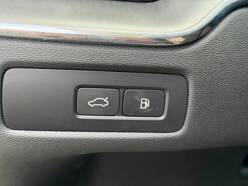 Photo de la voiture VOLVO XC60 T6 AWD Hybride rechargeable 253 ch+145 ch Geartronic 8 Start