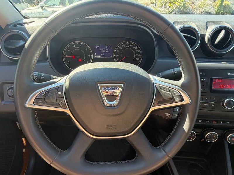 Photo de la voiture DACIA DUSTER Blue dCi 115 4x4 Confort