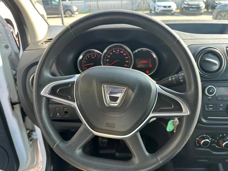 Photo de la voiture DACIA LODGY Blue dCi 95 5 places Essentiel