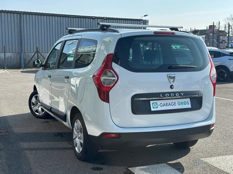 Photo de la voiture DACIA LODGY Blue dCi 95 5 places Essentiel