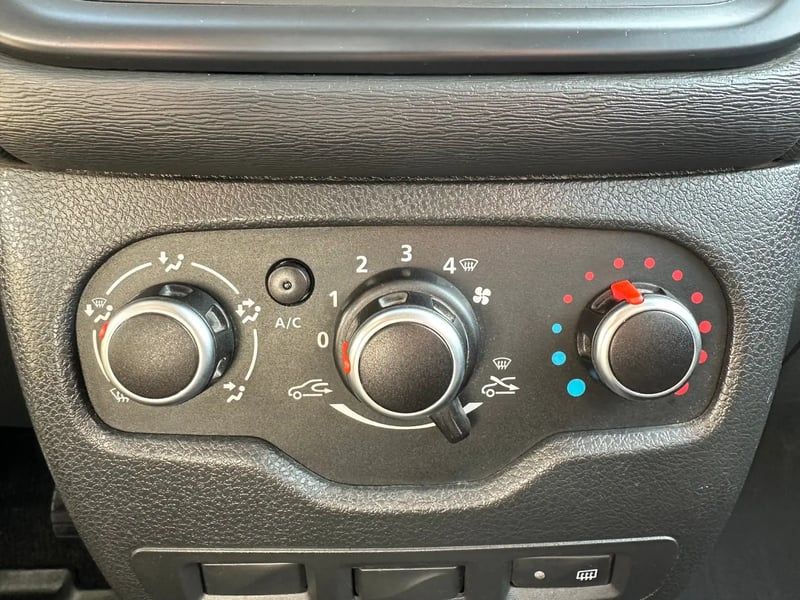 Photo de la voiture DACIA LODGY Blue dCi 95 5 places Essentiel