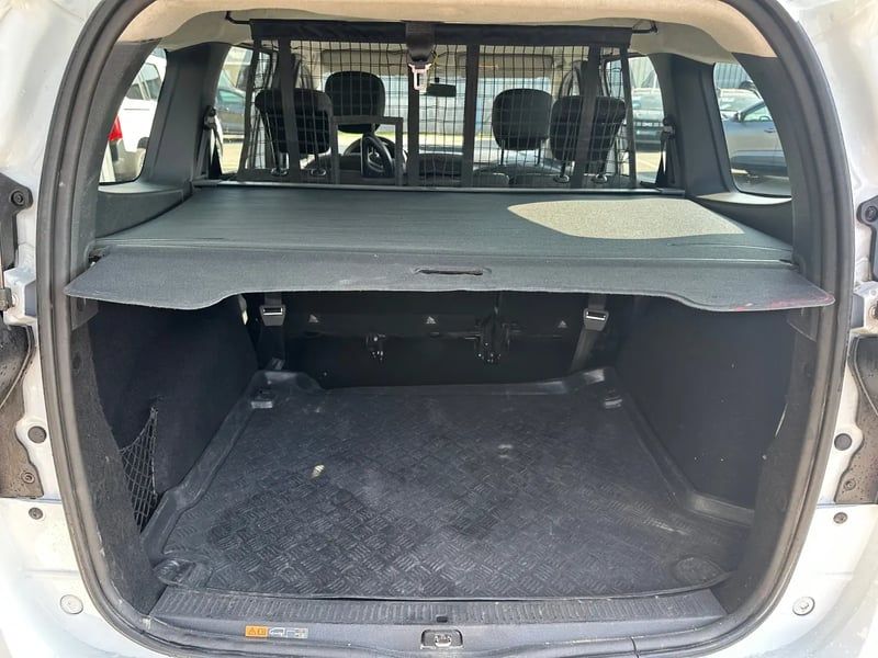 Photo de la voiture DACIA LODGY Blue dCi 95 5 places Essentiel