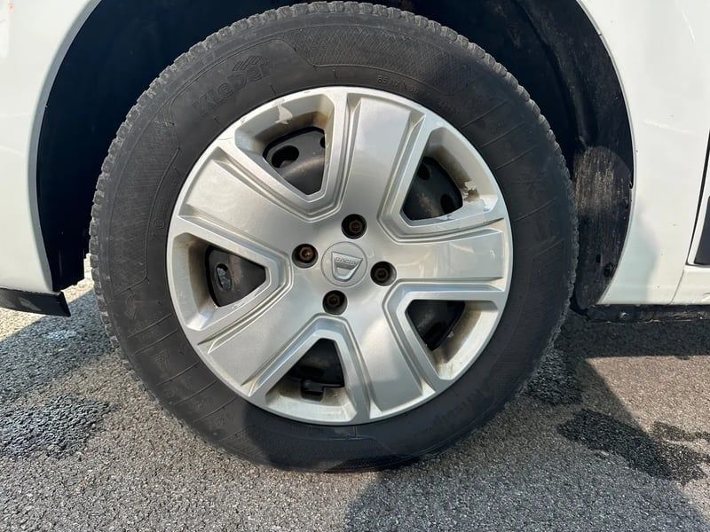Photo de la voiture DACIA LODGY Blue dCi 95 5 places Essentiel