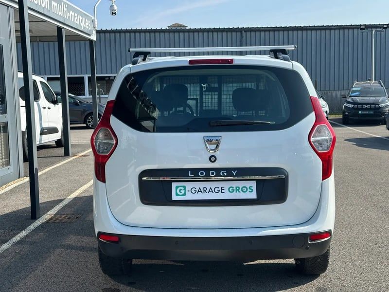 Photo de la voiture DACIA LODGY Blue dCi 95 5 places Essentiel