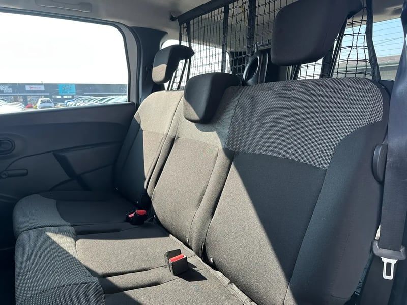 Photo de la voiture DACIA LODGY Blue dCi 95 5 places Essentiel
