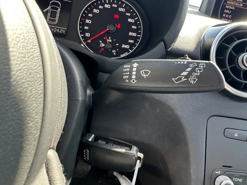 Photo de la voiture AUDI A1 1.4 TFSI 122 Ambition S tronic