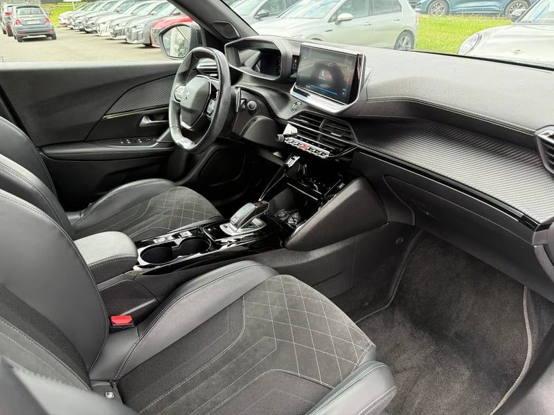 Photo de la voiture PEUGEOT 2008 BlueHDi 130 S&S EAT8 GT Pack