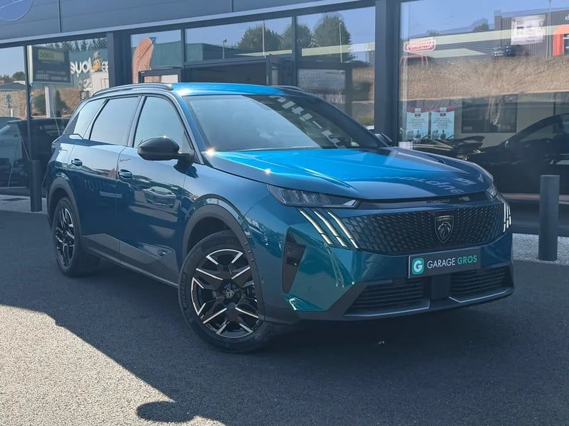 Photo de la voiture PEUGEOT 5008 Hybrid 145 ch e-DCS6 Allure