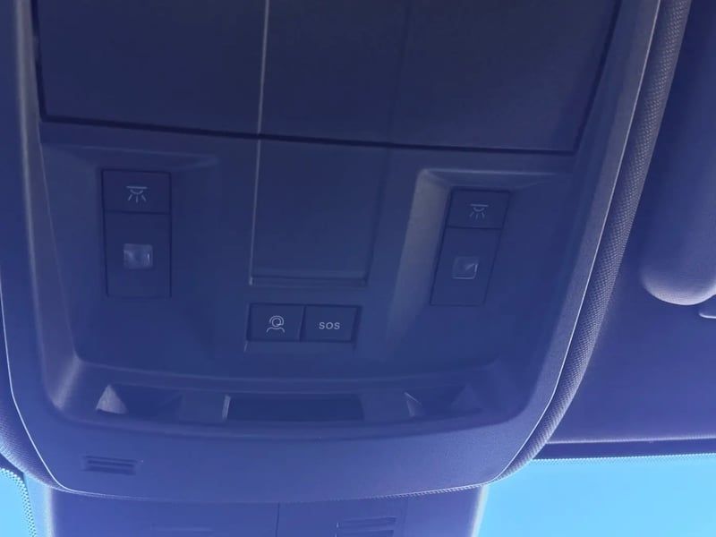 Photo de la voiture PEUGEOT 5008 Hybrid 145 ch e-DCS6 Allure