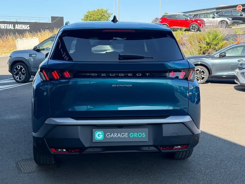 Photo de la voiture PEUGEOT 5008 Hybrid 145 ch e-DCS6 Allure