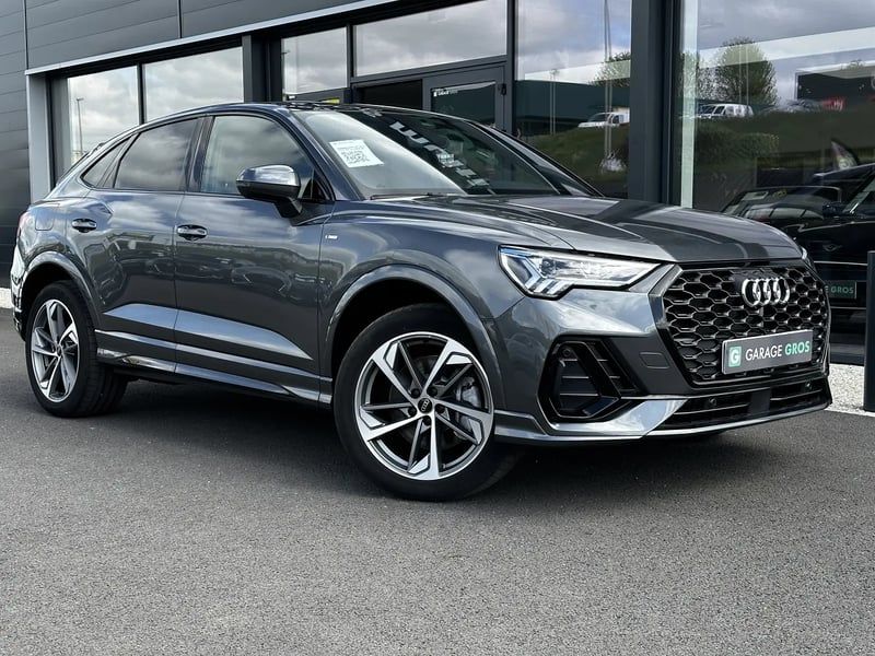 Photo de la voiture AUDI Q3 SPORTBACK 45 TFSIe  245 ch S tronic 6 S line