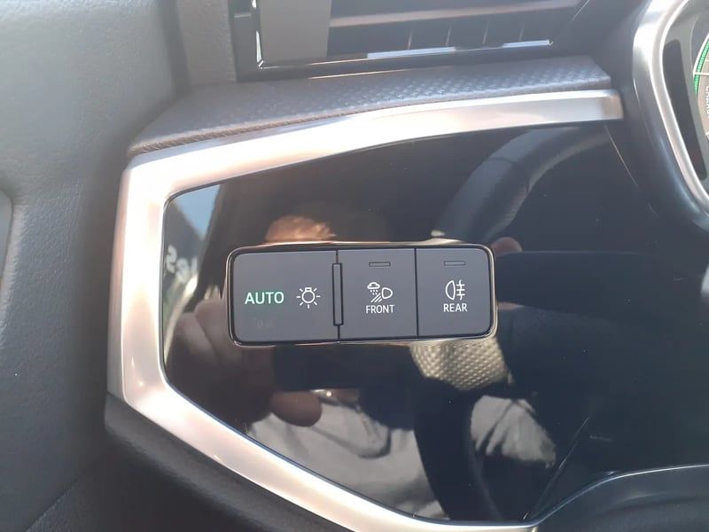 Photo de la voiture AUDI Q3 SPORTBACK 45 TFSIe  245 ch S tronic 6 S line