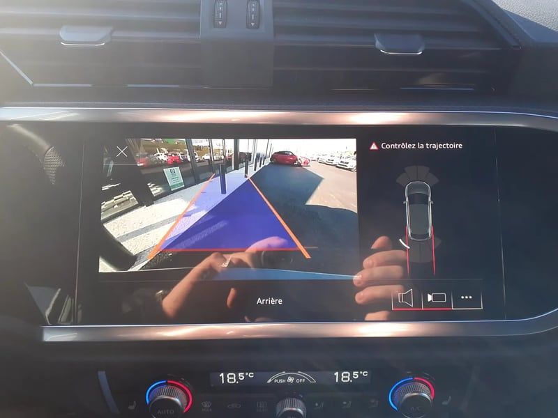 Photo de la voiture AUDI Q3 SPORTBACK 45 TFSIe  245 ch S tronic 6 S line