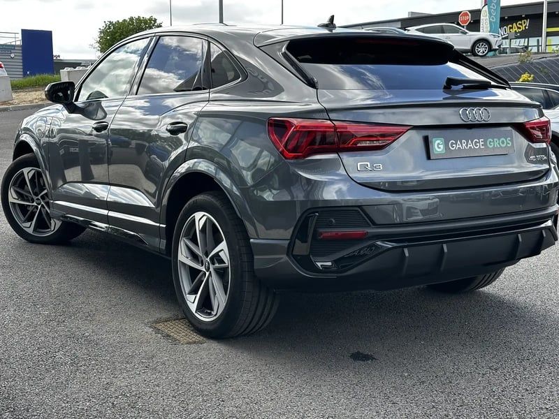 Photo de la voiture AUDI Q3 SPORTBACK 45 TFSIe  245 ch S tronic 6 S line