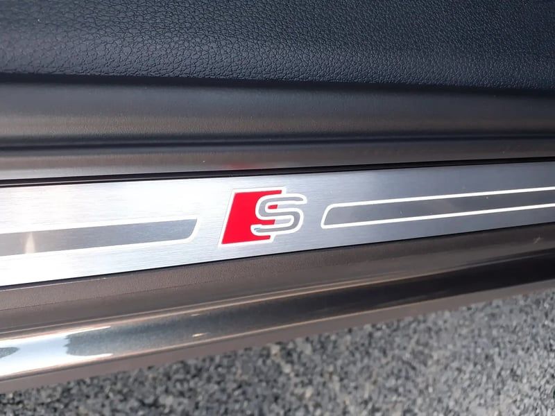 Photo de la voiture AUDI Q3 SPORTBACK 45 TFSIe  245 ch S tronic 6 S line