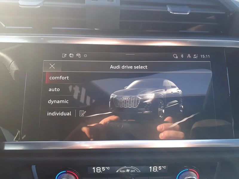 Photo de la voiture AUDI Q3 SPORTBACK 45 TFSIe  245 ch S tronic 6 S line