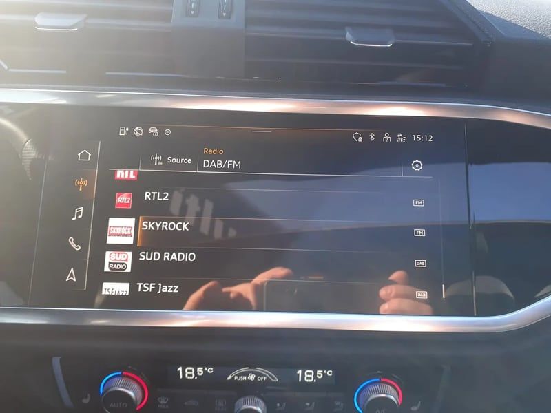 Photo de la voiture AUDI Q3 SPORTBACK 45 TFSIe  245 ch S tronic 6 S line