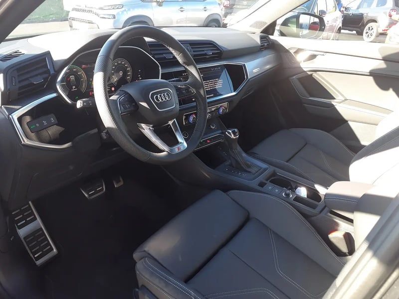 Photo de la voiture AUDI Q3 SPORTBACK 45 TFSIe  245 ch S tronic 6 S line