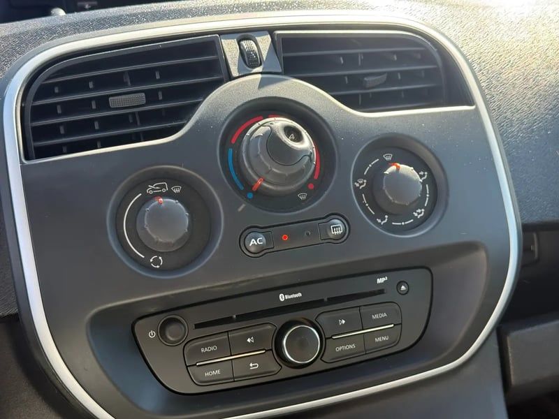 Photo de la voiture RENAULT KANGOO EXPRESS L1 1.5 DCI 90 EXTRA