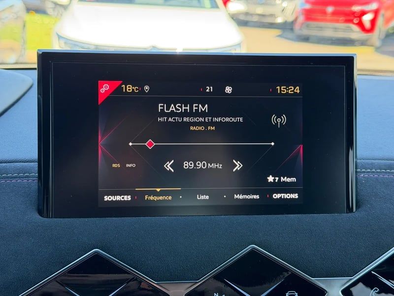 Photo de la voiture DS DS 3 CROSSBACK DS3 Crossback PureTech 130 EAT8 Performance Line