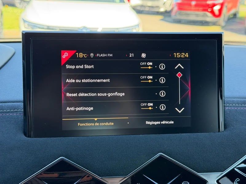 Photo de la voiture DS DS 3 CROSSBACK DS3 Crossback PureTech 130 EAT8 Performance Line