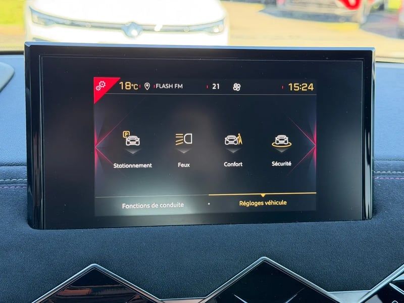 Photo de la voiture DS DS 3 CROSSBACK DS3 Crossback PureTech 130 EAT8 Performance Line